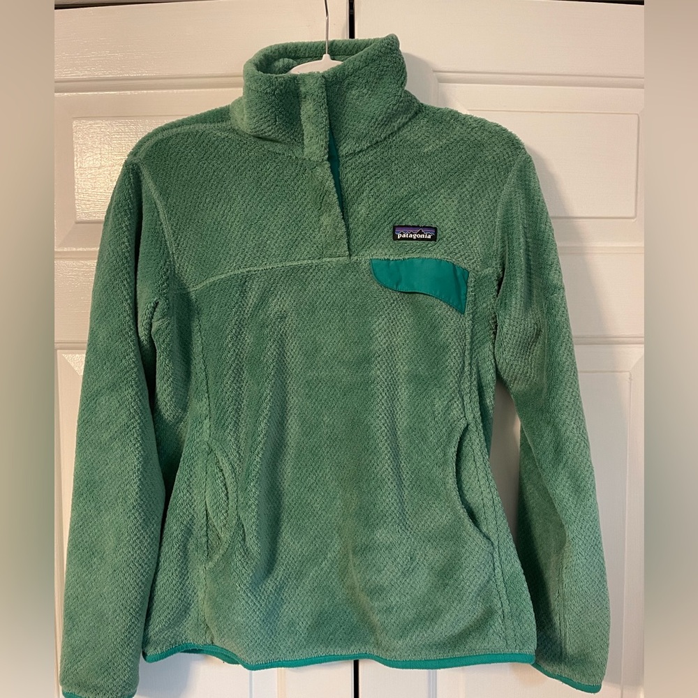Patagonia woman’s green half zip sweater